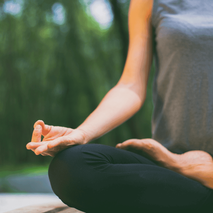 Geste méditatif en mouvement sensoriel selon une approche somatique