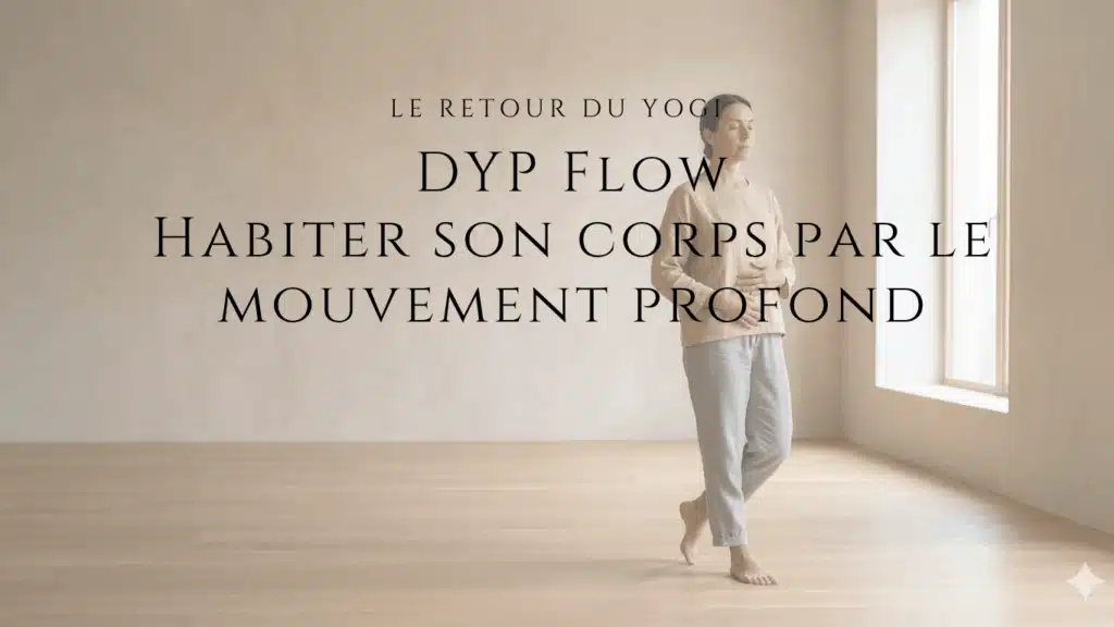 Femme en mouvement somatique conscient dans un espace lumineux — méthode DYP Flow, Le Retour du Yogi